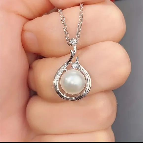 925 Sterling Silver Faux Pearl Twist Pedant. - Picture 6 of 6